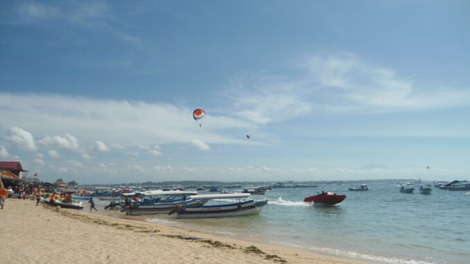 Keramaian_pantai