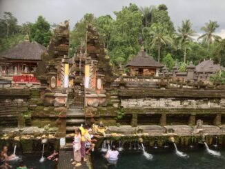 Pura_Tirta_Empul,_Bali