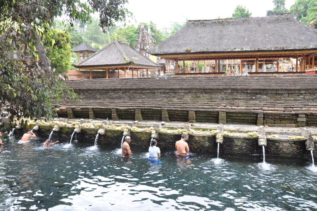 ritual washing tirta Empul